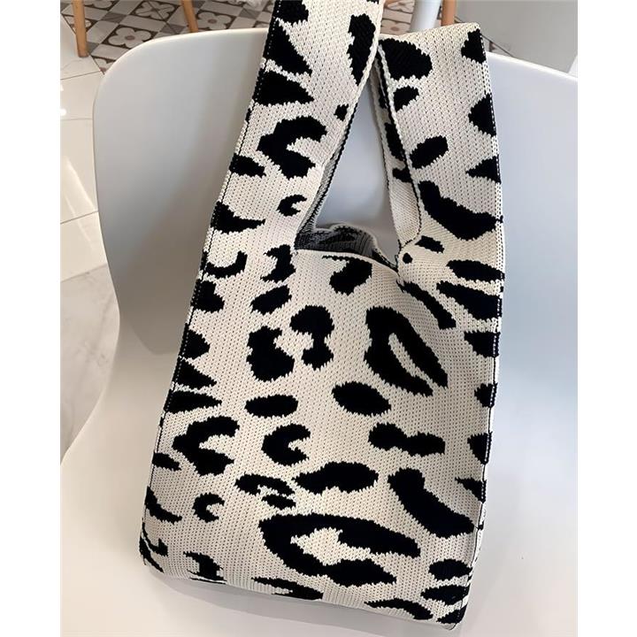 02e7dcdb7cdbfe9bfacfe247c70fc72bcf43f40ff49bf64bfd2fee23f4efff3715131a111b090f0f170ba4a21717a415